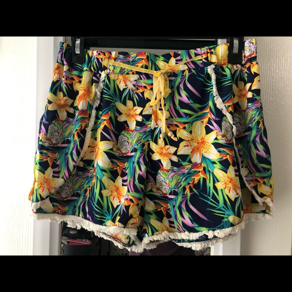 Boutique floral shorts with elastic waistband